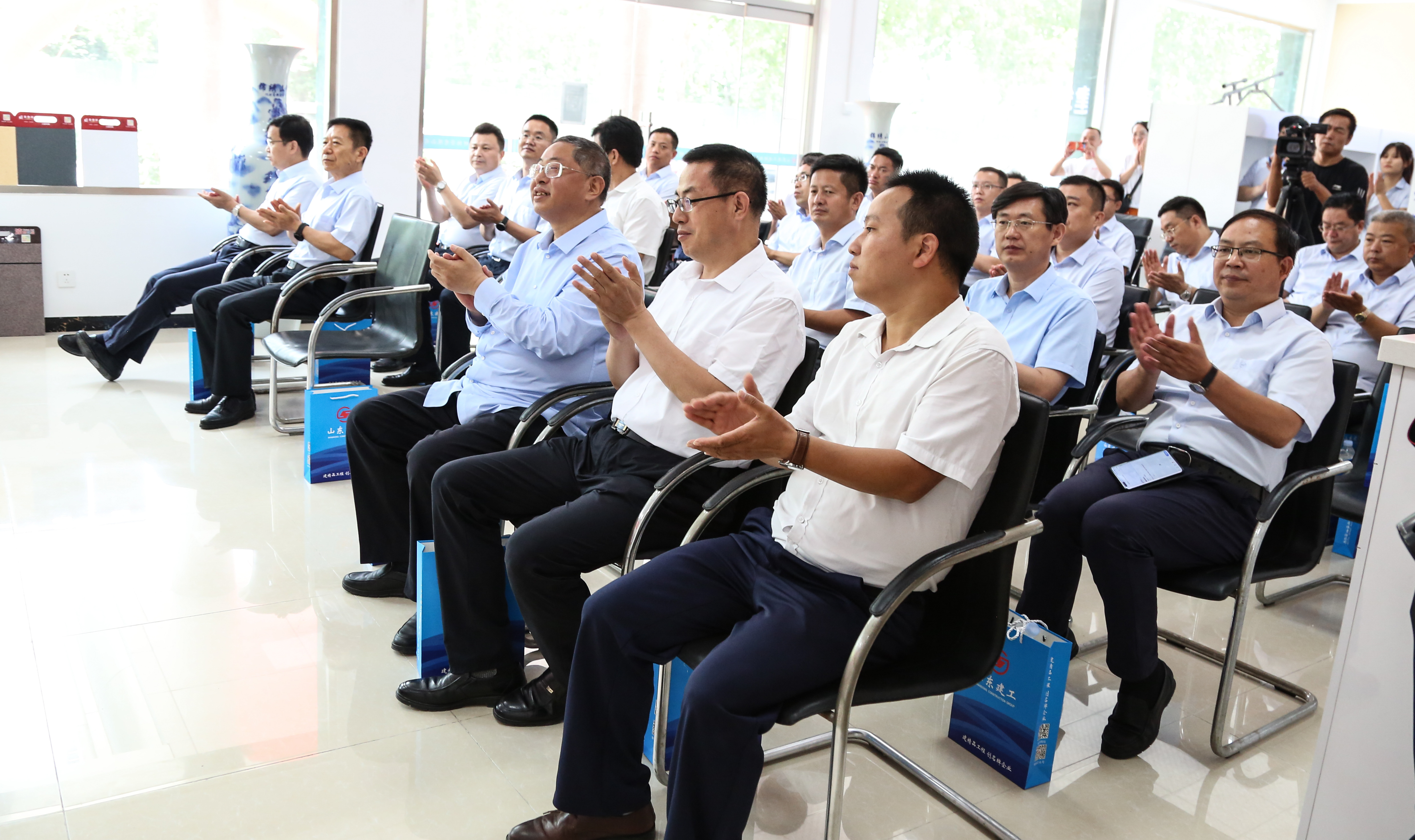 要聞︱石家莊市油漆廠與山東建工集團(tuán)采購平臺(tái)——山東建工建材物資有限公司簽訂戰(zhàn)略合作協(xié)議(圖9) 0K0A9166.jpg